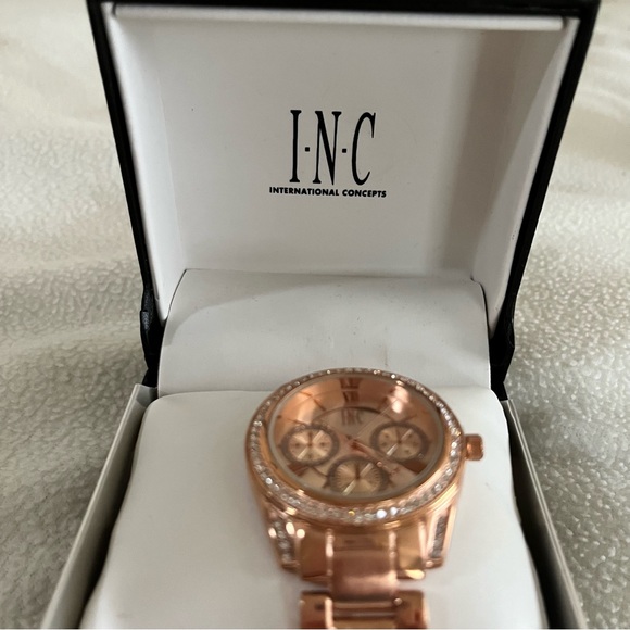 Rose Gold Large INC Watch - Picture 4 of 8